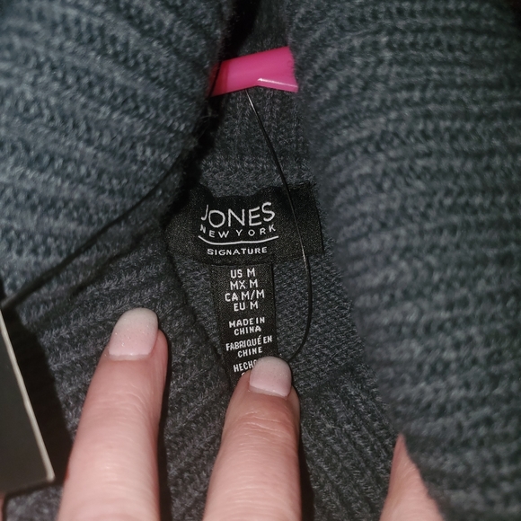 Tri colored turtle neck sweater NWT!! Size M - Picture 7 of 7